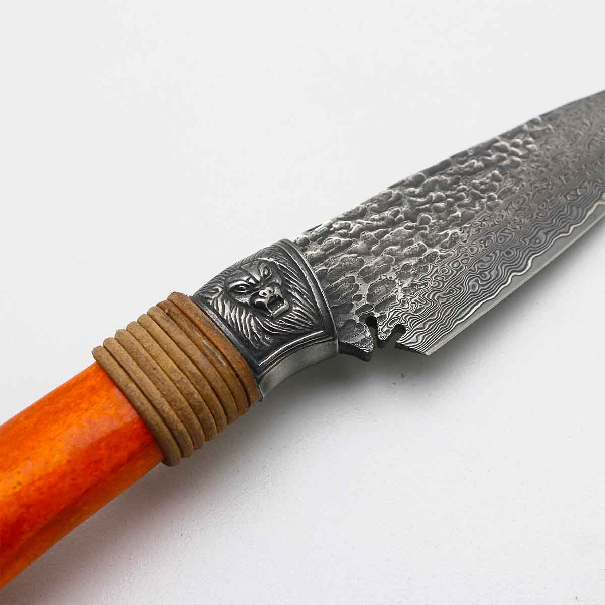 Cuchillo Supervivencia 13cm Damasco Hueso de avestruz + funda de cuero a medida