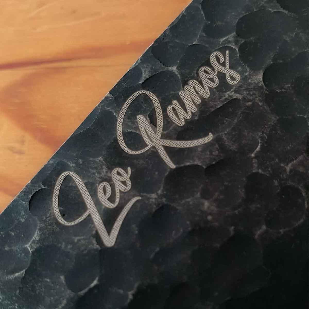 Grabado de texto en blanco