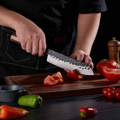 Cuchillo Santoku 18cm clad 440c Kurouchi martillado Mango Ébano y Secuoya