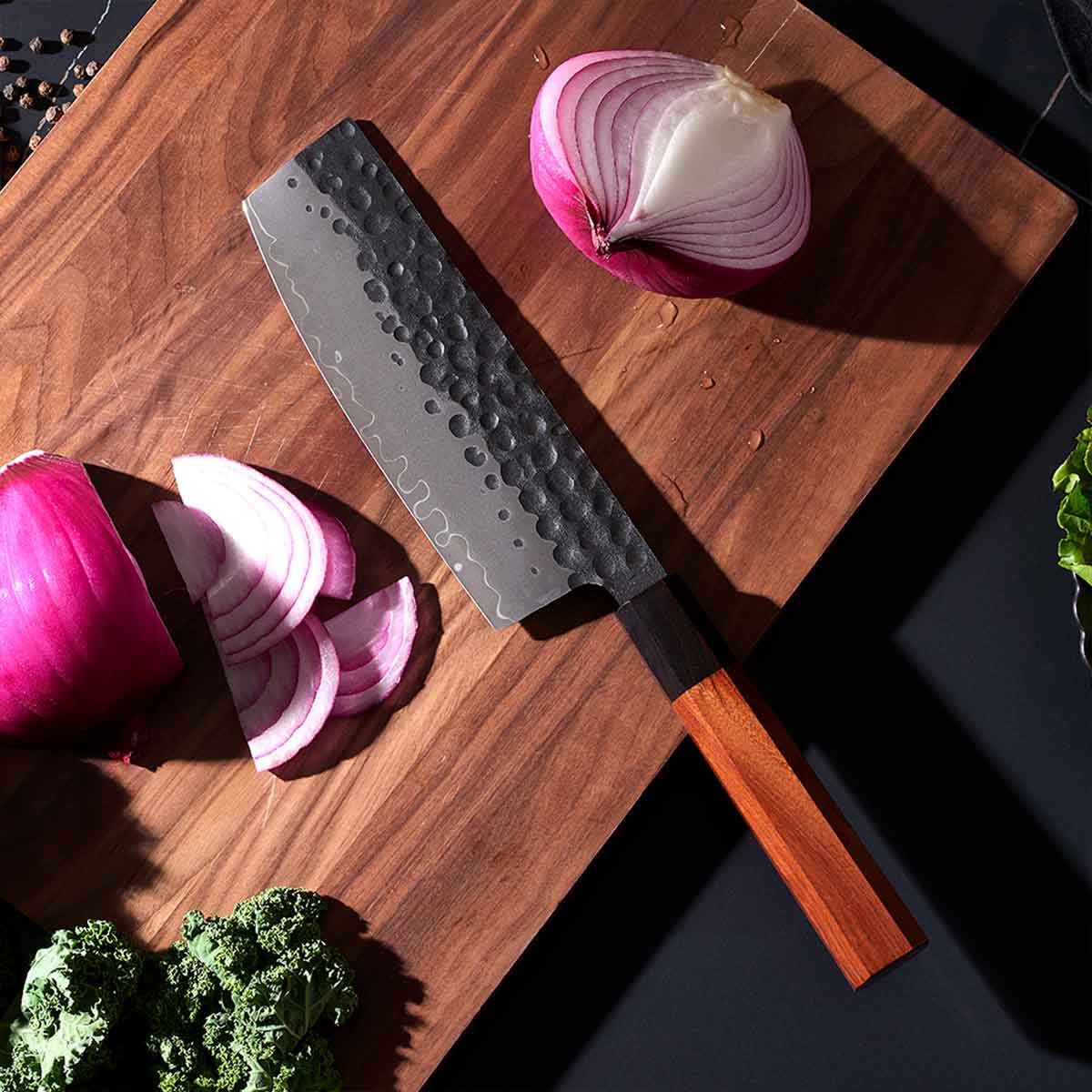 Cuchillo Nakiri 17cm clad 440c Kurouchi martillado Mango Ébano y Secuoya