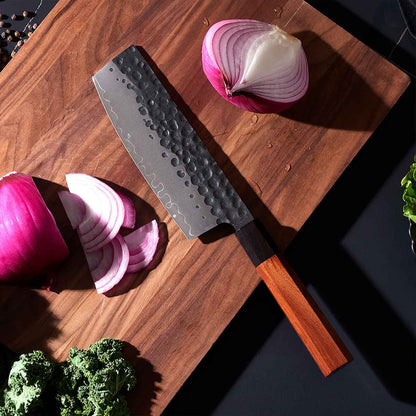 Cuchillo Nakiri 17cm clad 440c Kurouchi martillado Mango Ébano y Secuoya