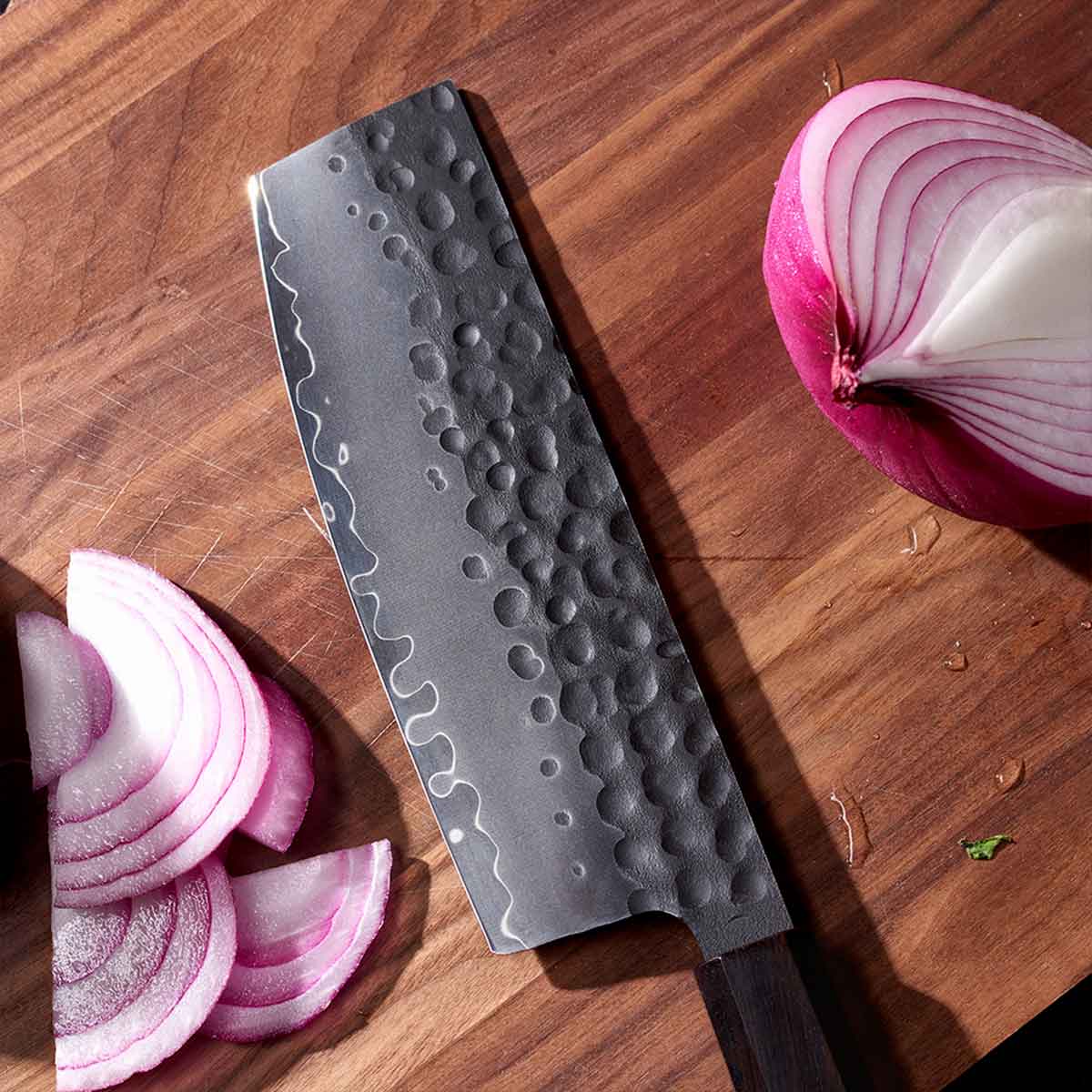 Cuchillo Nakiri 17cm clad 440c Kurouchi martillado Mango Ébano y Secuoya