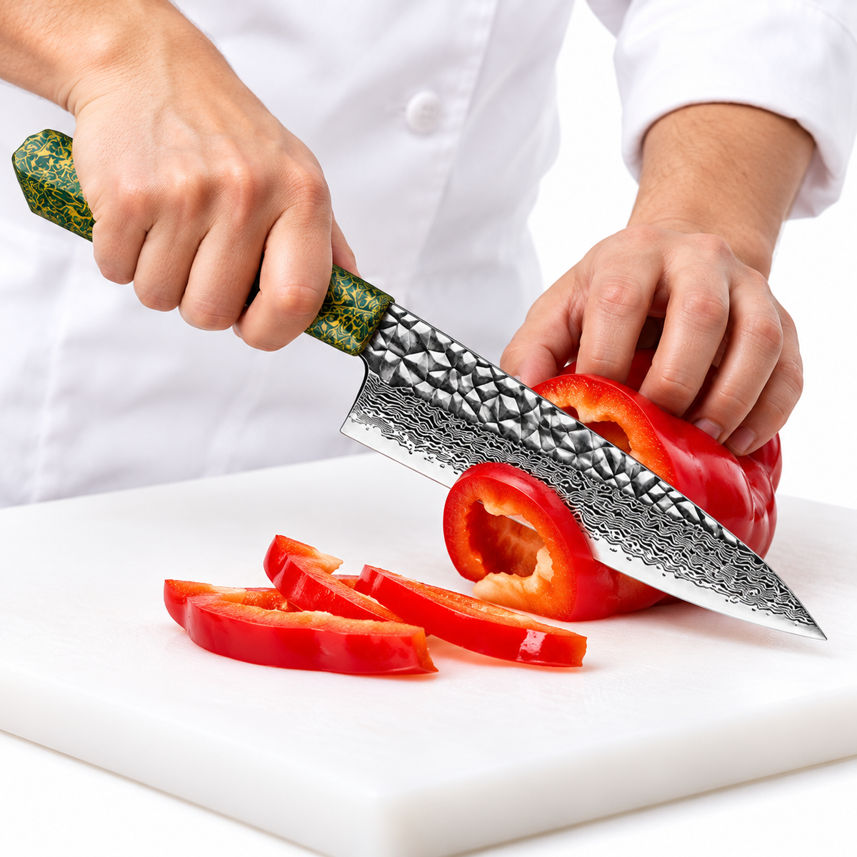 Cuchillo de Chef 20cm 10Cr+Pirámide Damasco66 OLEO Azure Green, cortando verduras.