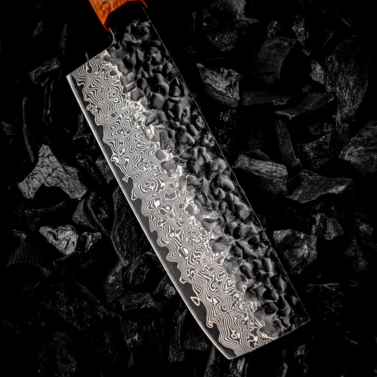 Cuchillo Nakiri 16cm 10Cr detalles Kurouchi Martillado 66 capas Damasco