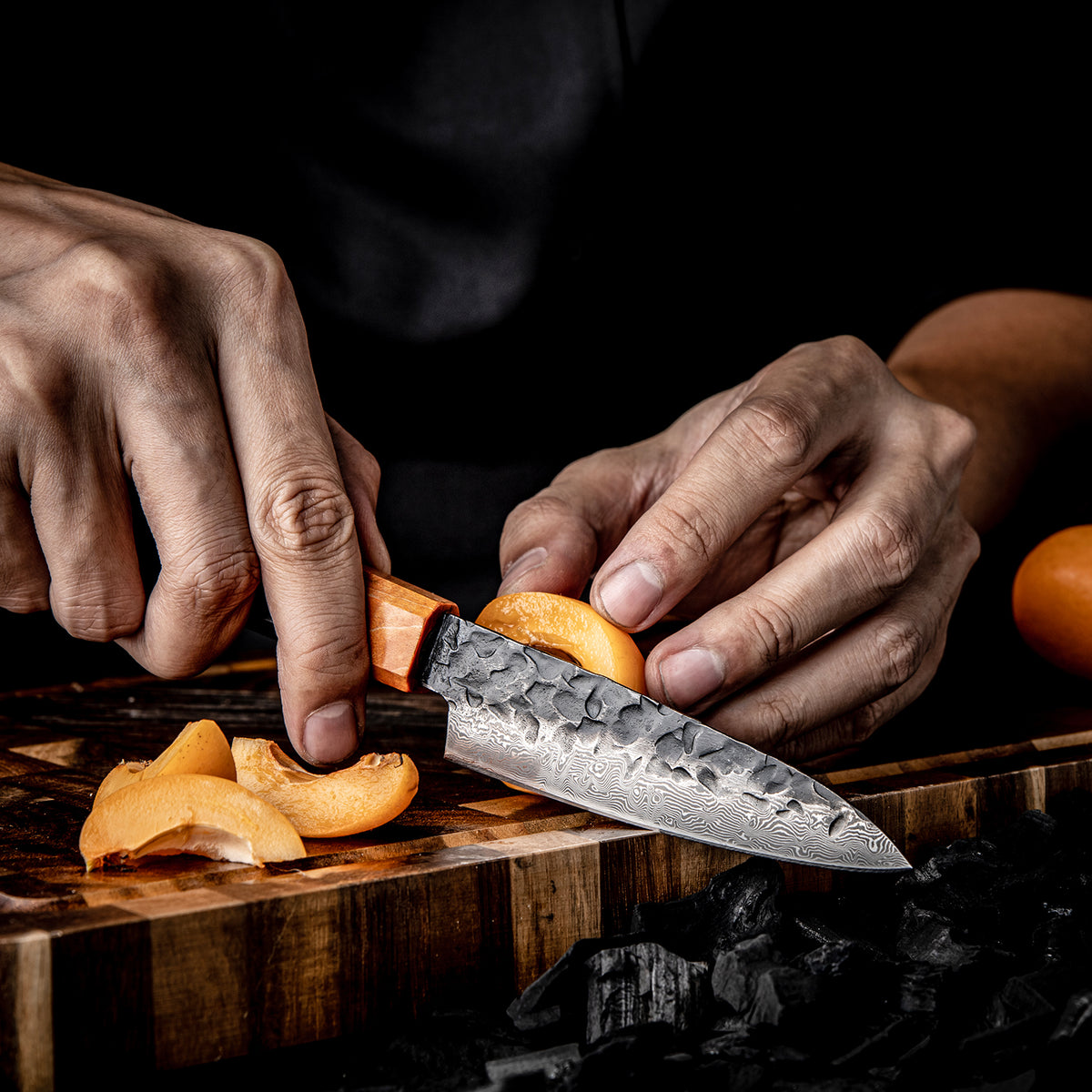 Cuchillo Puntilla 10cm 10Cr+Kurouchi Martillado Damasco66 Oct Ebano, tabla de picar, corte de frutas.
