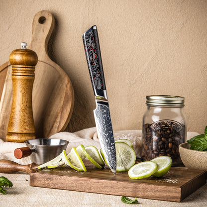 DMS-154E_Cuchillo Puntilla 10cm 10Cr+Gotas Damasco128 Full Tang Resina Carbono con limón cortado y frasco de vidrio