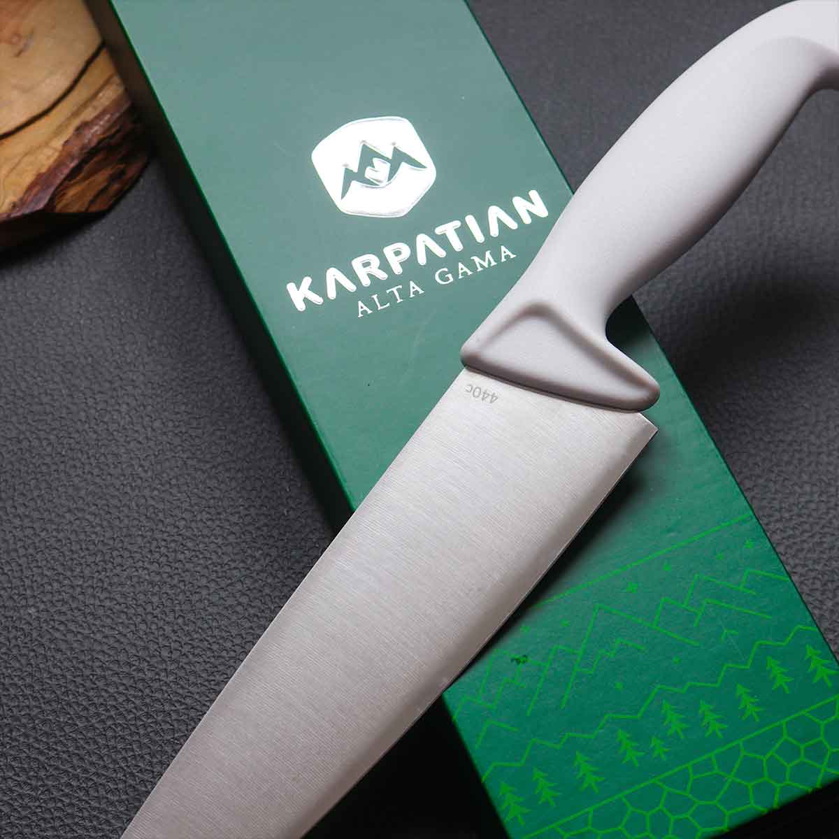 Cuchillo chef 8" ALTA GAMA mango blanco 440c