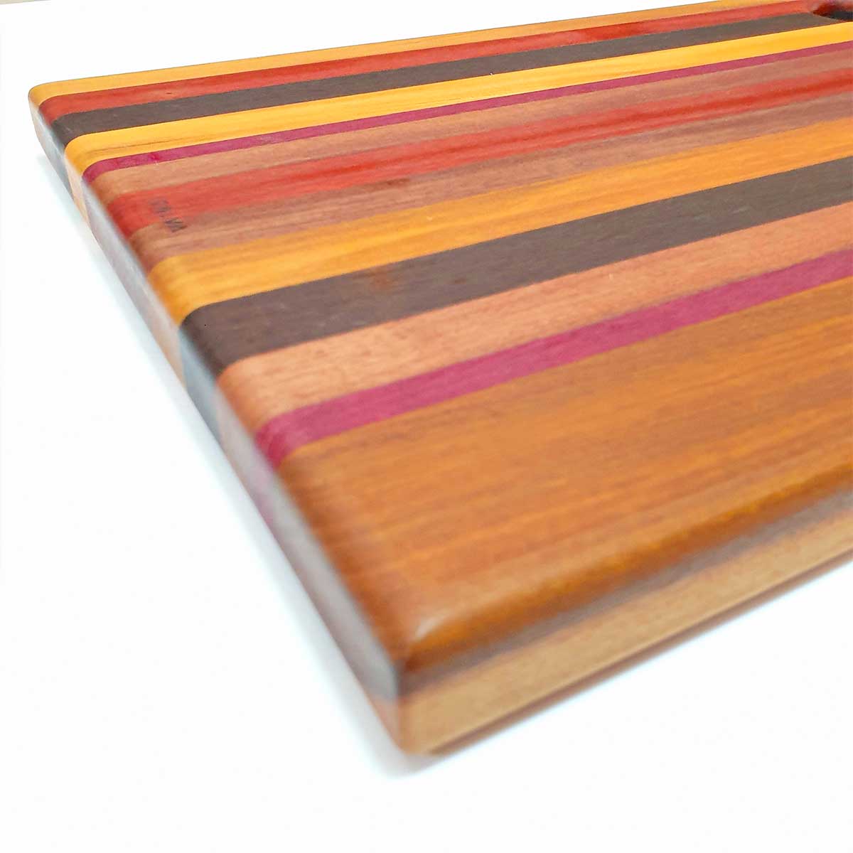 Tabla de picar corner hole colores SALVA 40x27.5x2.5 cm